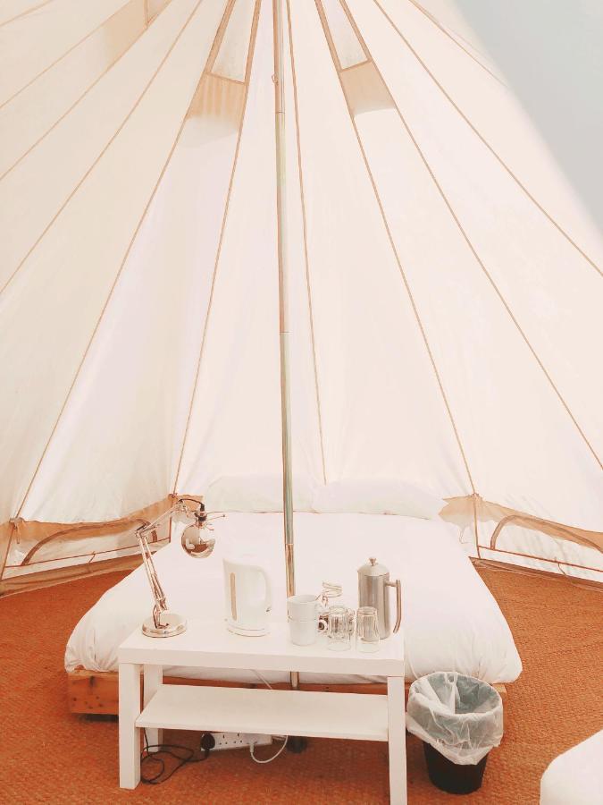 The Holford Arms Chalets And Glamping Hotel Didmarton Buitenkant foto