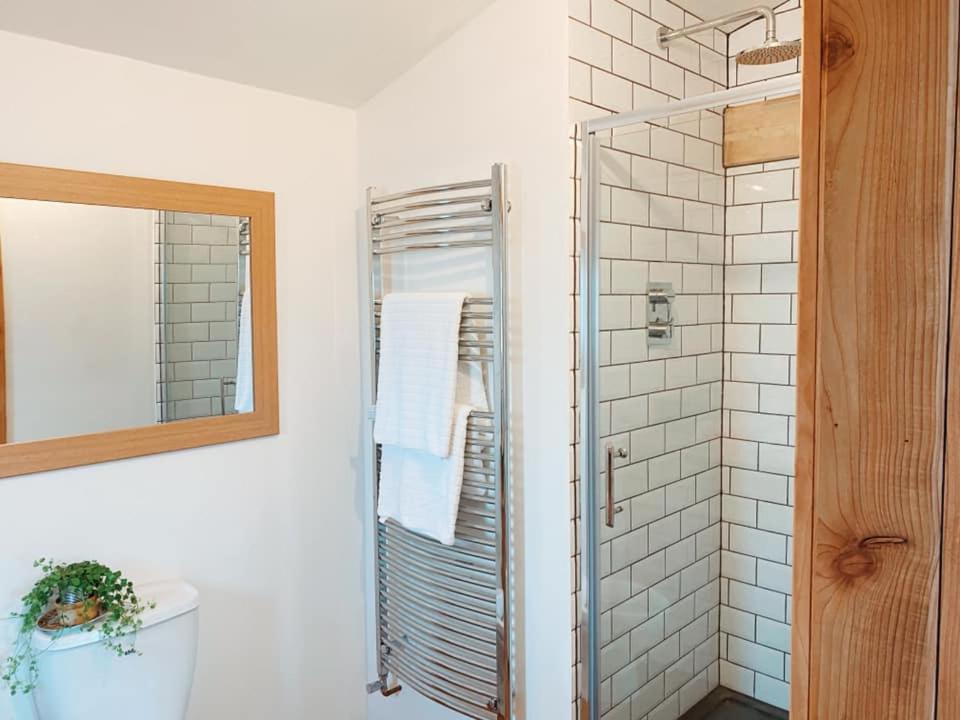 The Holford Arms Chalets And Glamping Hotel Didmarton Buitenkant foto