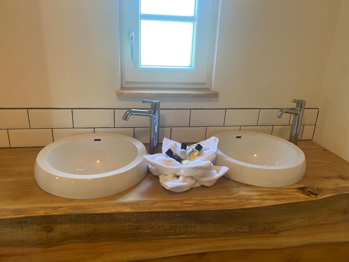 The Holford Arms Chalets And Glamping Hotel Didmarton Buitenkant foto
