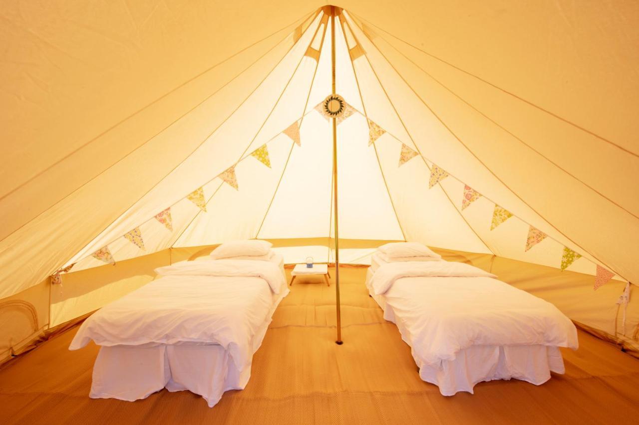 The Holford Arms Chalets And Glamping Hotel Didmarton Buitenkant foto