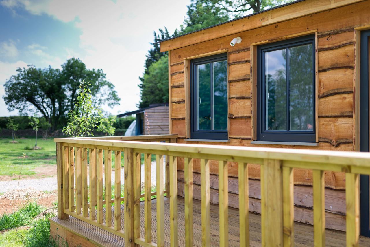 The Holford Arms Chalets And Glamping Hotel Didmarton Buitenkant foto